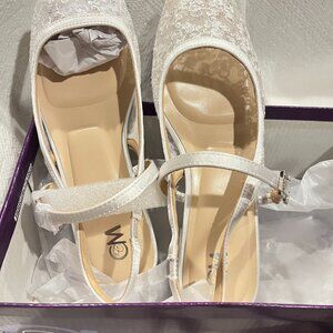 Chelsea Moreland Flats Perfect For the Wedding Dance!! Off White and Sequined